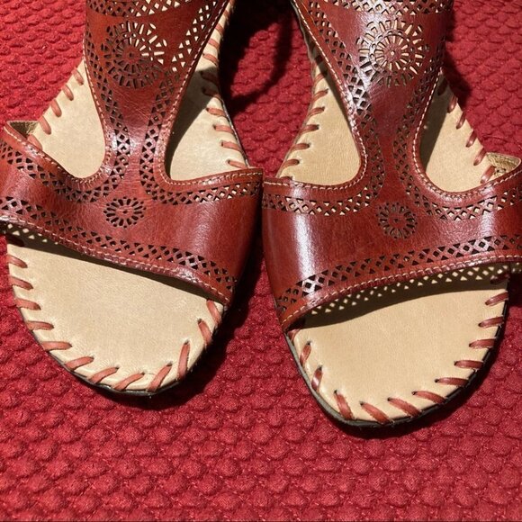 PIKOLINOS Sz 9 Leather Flat Laser  Cut Out Strap Sandals Sz 40 (EU) or 9 US - Picture 3 of 9